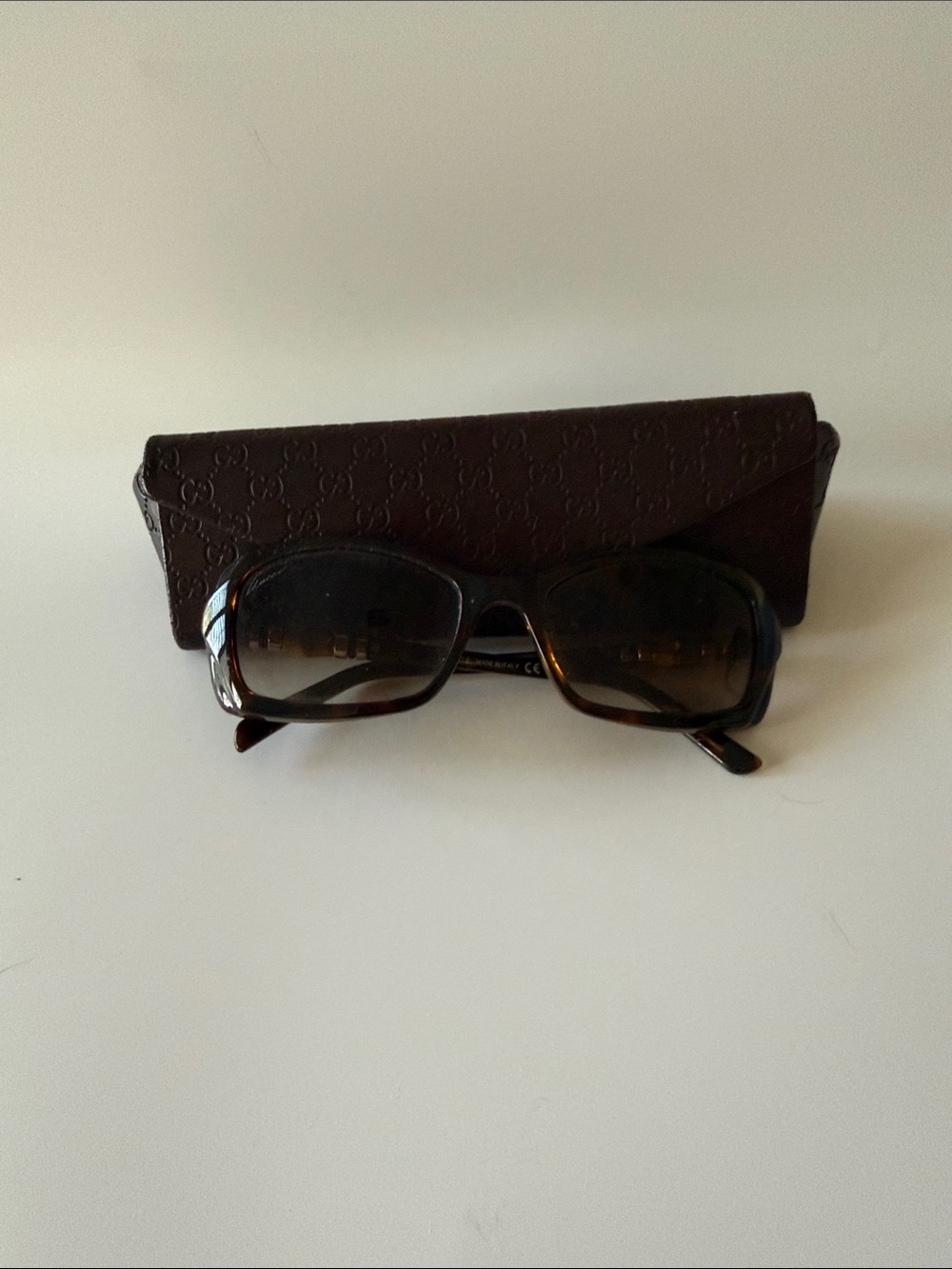 Gucci Brown Tortoiseshell Gradient Sunglasses with Embossed Brown Case